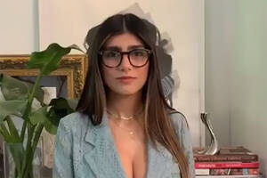 Glasses Pornstar - Ex-porn star Mia Khalifa's glasses fetch over $100K for Lebanon relief -  National | Globalnews.ca