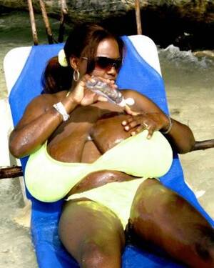 black thighs tits - Naked on the beach I oil my tits and spread my black thighs wide Porn  Pictures, XXX Photos, Sex Images #3094981 - PICTOA