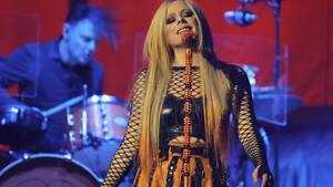 avril lavigne upskirt - Avril Lavigne shows off tiny waist in mini skirt and fishnet tights -  sparks reaction | HELLO!