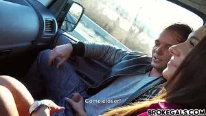 Im Auto Blasen - Babe gibt fÃ¼r Geld Blowjob im Auto | PORNOHIRSCH.net