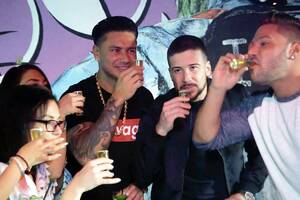 Jersey Shore Gangbang Porn - Is 'Jersey Shore: Family Vacation' On Hulu? | Decider