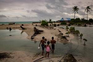 kiribati porn - Bangkok Post - Rising sea shocks Pacific's Kiribati