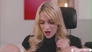 crossdress secretary sucks boss - Shemale boss licks and fucks her secretary - XVIDEOS.COM