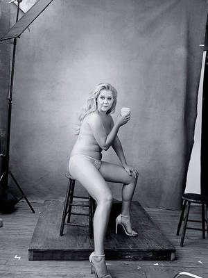 Amy Schumer Porn Photoshop - Annie Leibovitz teamed up with Pirelli to shoot the diverse group of women  including Amy Schumer, Serena Williams, Patti Smith and Yoko Ono.