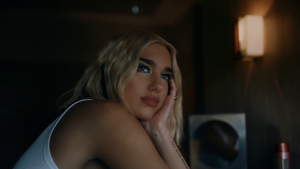 Ariana Grande Lesbian Porn Peeing - Dua Lipa's Physical video has a wild hidden meaning