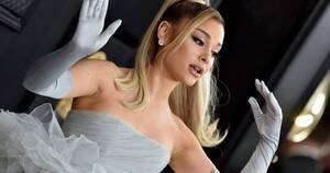 Ariana Grande Porn Gloves - Coronavirus: Billie Eilish really wants you to stop hoarding supplies