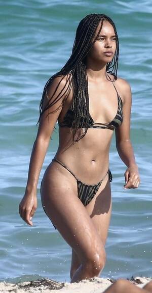 Alisha Boe Sexy - Alisha Boe : r/CelebrityBellyButtons