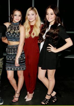 Kelli Berglund Porn Captions - Paris Berelc, Olivia Holt and Kelli Berglund