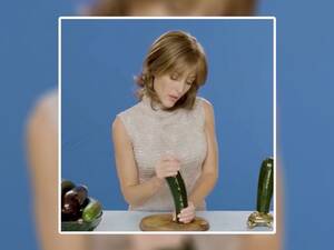 Gillian Anderson Sex - Here's an extended (and x-rated) version of THAT courgette video from Sex  Education