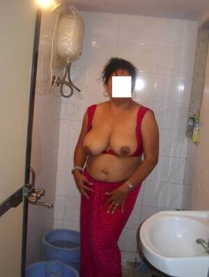 naked indian wife bathroom - Desi Bath Nude & Porn Pics - ViewGals.com
