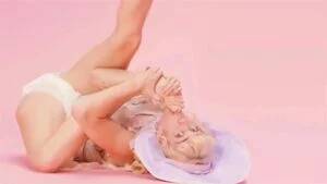 Miley Cyrus Foot Fetish - Watch Miley Cyrus Acts Weird With Her Sexy Feet. WTF??? - Miley Cyrus, Feet,  Foot Fetish Porn - SpankBang