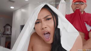 Anal During Massage Porn Brazzers - Sneaky Anal Massage - Jennifer Exxotic / Brazzers / stream full from  www.zzfull.com/claims - XVIDEOS.COM