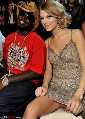 celebrity upskirt no panties captions - Celeb No Panties