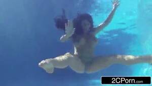 Holly Underwater Porn - Holly Halston underwater blowjob - ThisVid.com em inglÃªs