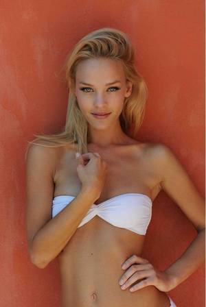 Blonde Blue Eyes Amateur - Eye Makeup For Blue Eyes