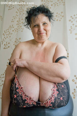 Curly Brunette Mature Sex - Curly brunette mature demonstrates her - Golden BBW - Picture 9