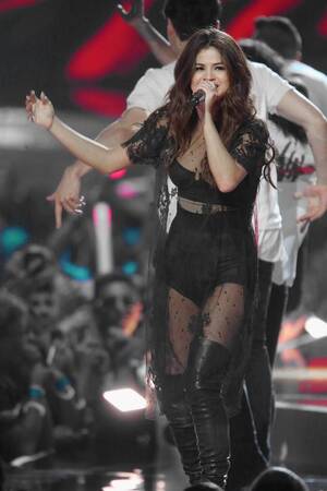 Indian New 2016star - Selena Gomez We Day California April 7, 2016 â€“ Star Style