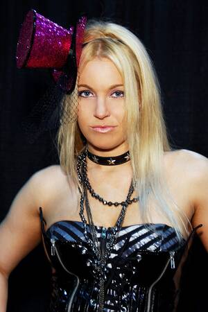 Hollie Stevens Sexy - Hollie Stevens - Wikipedia