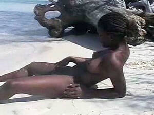 black girls having sex voyeur - Amateur black girl has great doggystyle sex at the beach | voyeurstyle.com