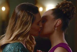 History Channel Lesbians - Good Witch' Series Finale Has First LGBTQ Kiss on a Hallmark Series