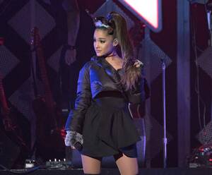 Ariana Grande Xxx Captions - Ariana Grande Fans Respond to Instagram Caption | Teen Vogue