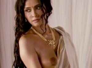 bollywood boobs pop out - Bollywood - The Nip Slip