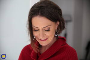 French Mature Mom - This French Mom gets an anal fuck in this hot Porn Movie - Mature.nl