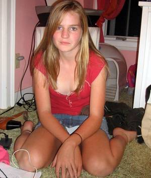 Girls Looking At Porn Tubes - Showing Porn Images for 18 year old outdoor porn | www.handy-porn.