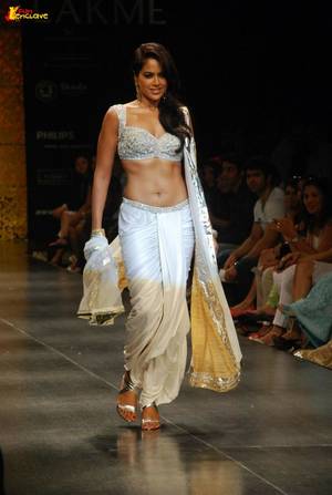 naked indian fashion - Anita Dongre : Sameera Reddy at the Anita Dongre''s timeless collection for  Spring/Summer 2010 at Lakme Fashion Week was a stylish nostalgic fashion  odyssey
