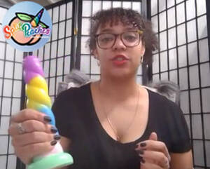 Drubskin Porn - Split Peaches Does a Show and Tell on The Rocket ReviewRogReviews