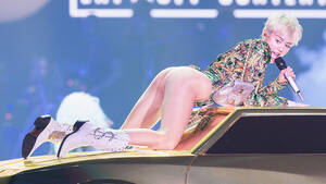 Best Porn Miley Cyrus - The 15 Most Porn-y Pictures From Miley Cyrus' 'Bangerz' Tour â€“ StyleCaster