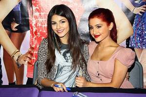 Ariana Grande Victoria Justice Lesbian - Victoria Justice has texted Ariana Grande about 'stupid' feud