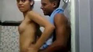 India Slum Sex Tube - Mumbai teen girl doing bathroom sex with lover on cam