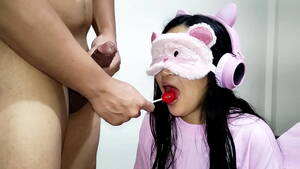 Lollipop Xxx Porn - I cheat on Inocente when she is alone at home with a lollipop in her mouth  and her cock at the same time Sub EspaÃ±ol - XNXX.COM