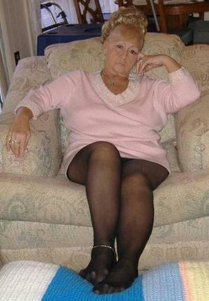 mom pantyhose cumshot - First time sex stories with mature ladies