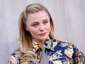 Chloe Moretz Blowjob - ChloÃ« Grace Moretz habla sobre cÃ³mo convertirse en meme paralizÃ³ su vida y  causÃ³ dismorfia corporal: â€œMe volvÃ­ una reclusaâ€ | Gente | EL PAÃS