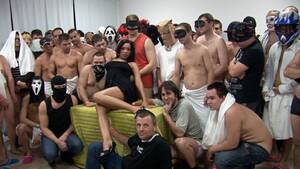 Huge Gangbang Porn - PUTAIN WILD AT TCHÃˆQUE GANG BANG