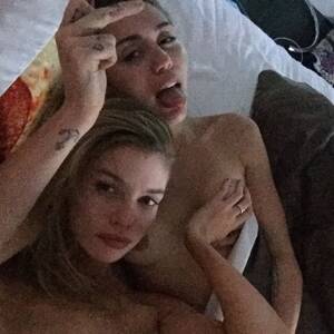 Disney Lesbian Porn Miley Cyrus - Miley Cyrus Nude Leaked The Fappening (23 Photos) | #TheFappening