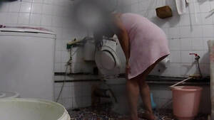 mature shower cam - Free High Defenition Mobile Porn Video - My Neighbor Mature Close Up Hidden Cam  Shower - - HD21.com