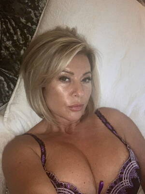 Cute Blonde Milf - Super cute Blonde MILF (20 pictures) - Shooshtime