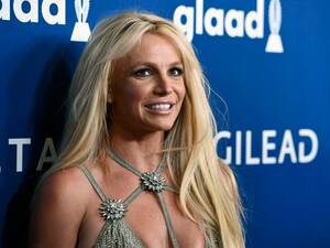 Britney Spears Porn Magazine - The Woman in Me': Britney Spears' memoir confessions: From her abortion  while dating Justin Timberlake to why she shaved her head | People | EL  PAÃS English