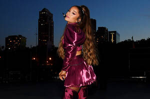 Ariana Grande Porn Captions Animation - Curly Hair Photos: Mariah Carey, Ariana Grande & More Rocking Natural 'Dos  â€“ Billboard