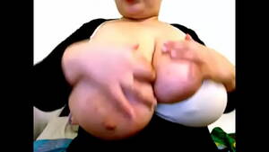 bbw deep cleavage - bbw with nice cleavage showing massive melons - XVIDEOS.COM