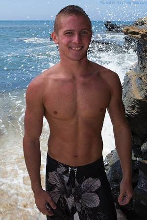 Hung Gay Surfer Porn - Hung Surfer Noel Jacking Off - Gay Body Blog - featuring photos of male  models and beautiful men.