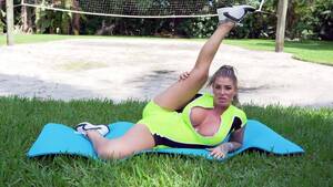 Mom Feet Porn Fitness - Busty mom Lolly Dames does fitness outdoors - Porn Movies - 3Movs