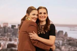 Natalie Portman Pee Porn - Drew Barrymore, Natalie Portman Joke About On-Screen Nudity | HuffPost UK  Entertainment
