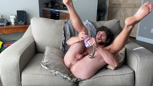 Bisexual Jock Porn - Curioso Bi Jock Casado Juega Con Una Gran Polla De Corte Apretado y Se  Folla El Culo Peludo Con Varita Njoy - Pornhub.com