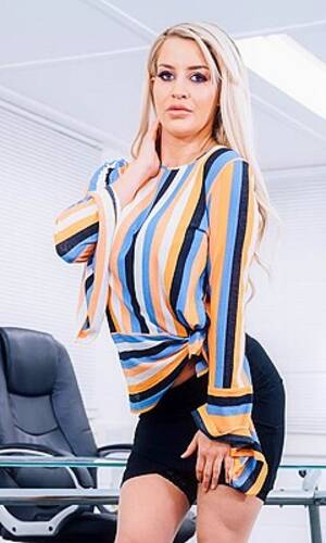 2016 Sienna Day Porn - Sienna Day Pornstar Profile - PornZog Free Porn Clips