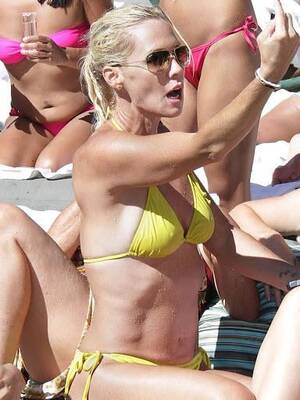 Jennie Garth - Jennie Garth : r/CelebrityBelly