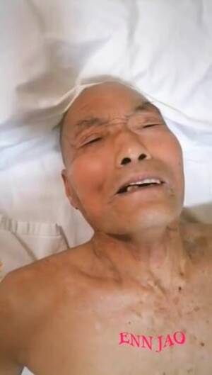 Asian Grandpa Gay Porn - Asian grandpa fucked - video 2 - ThisVid.com